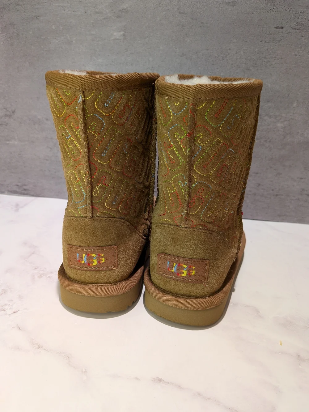 Ugg Boots Rainbow Stitch Classic II Short Suede Chestnut Tan Women's Size 13
